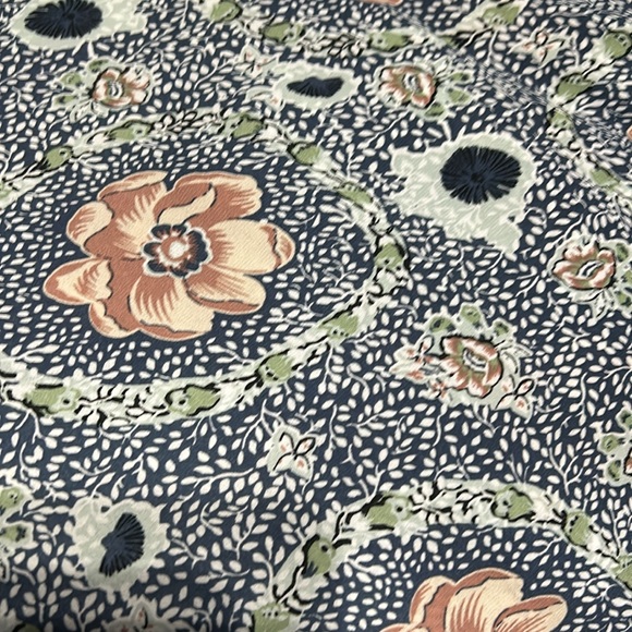 LOFT size S short sleeved business casual blouse - Picture 4 of 5